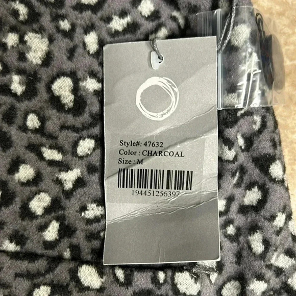 Habitat NWT shacket,jacket,women M. Grey animal print,,PTP 21”, wide at waist - Picture 12 of 14